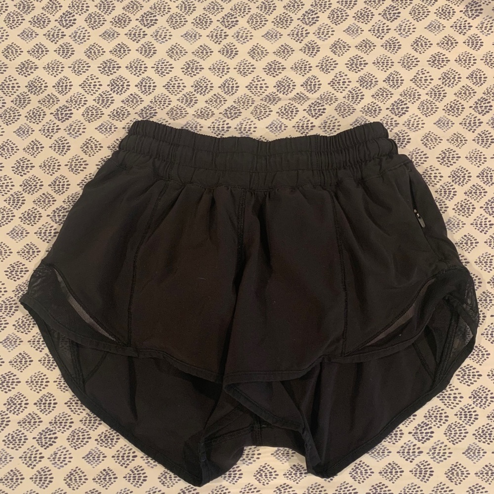 black Lululemon hottie hot short